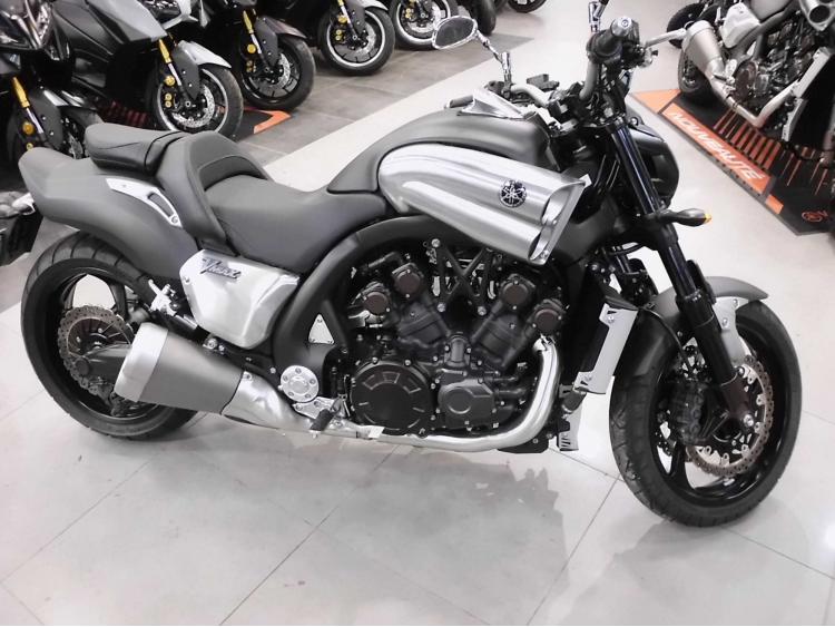 YAMAHA V-MAX 1700