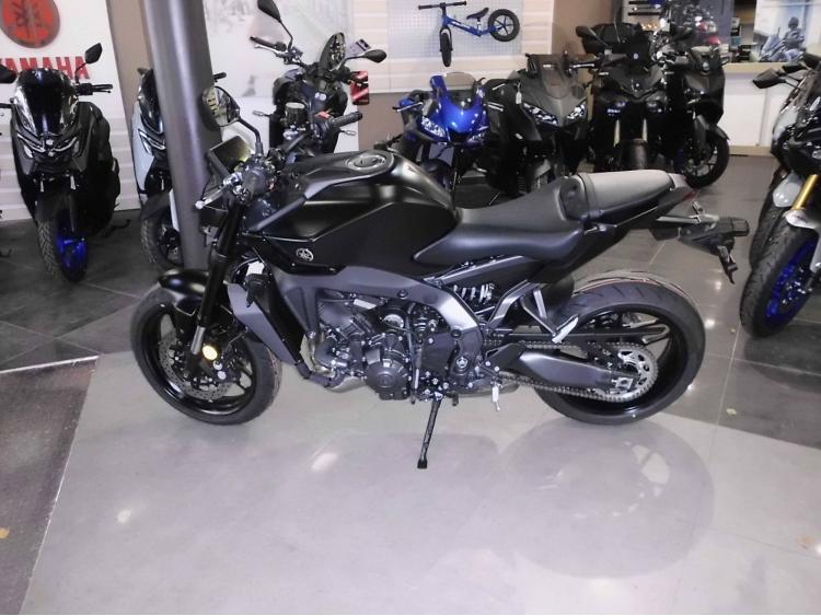 YAMAHA MT-09